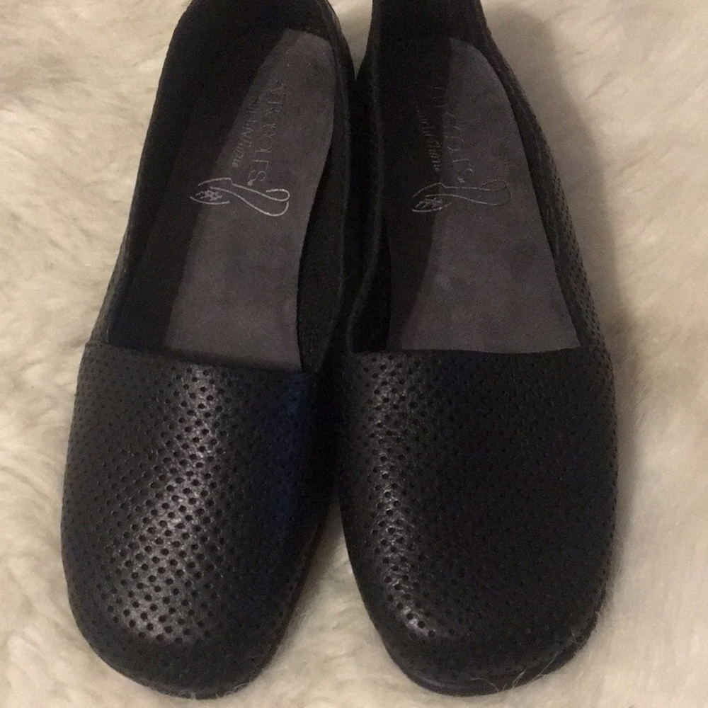 Aerosoles NWOT Mr Softee Black Perforated 8.5
